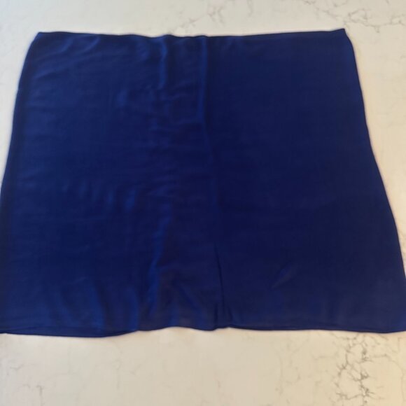 2 for $10!! 🎁Royal Blue Lightweight Infinity Scarf - Picture 4 of 4